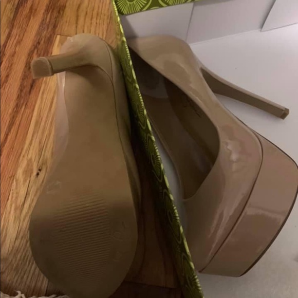 Heels - Picture 4 of 4